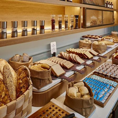 Palacio De Aviles Affiliated By Melia Exteriör bild Bread and pastry at a buffet