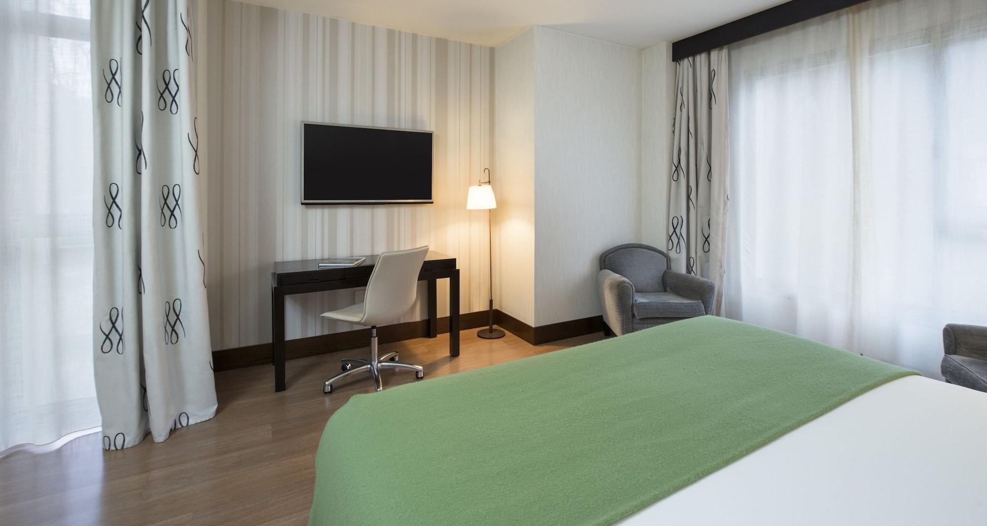Palacio De Aviles Affiliated By Melia Exteriör bild A room at the hotel