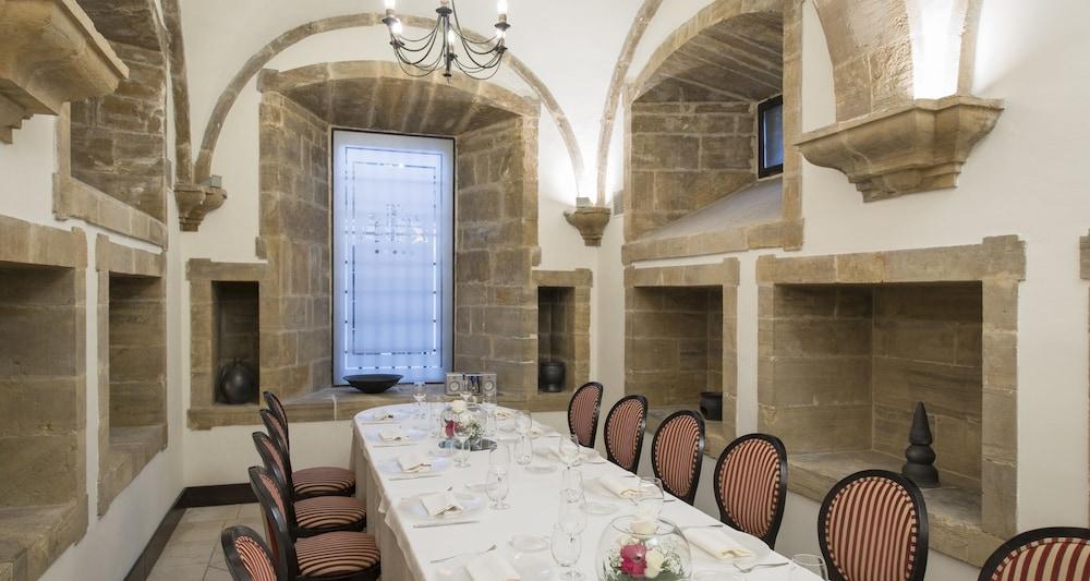 Palacio De Aviles Affiliated By Melia Exteriör bild The refectory