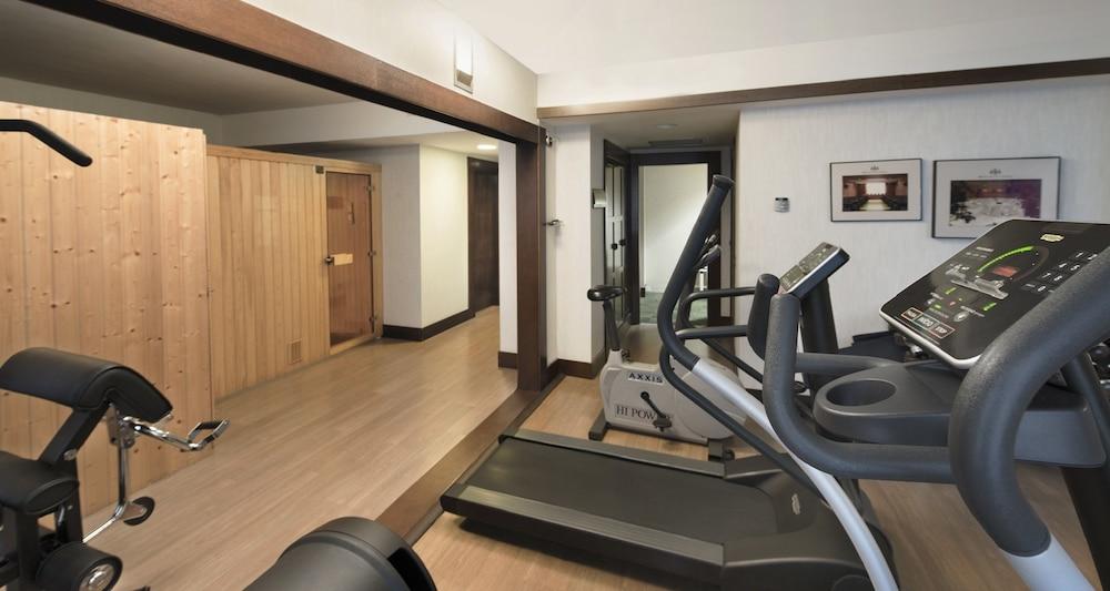 Palacio De Aviles Affiliated By Melia Exteriör bild A gym at a hotel