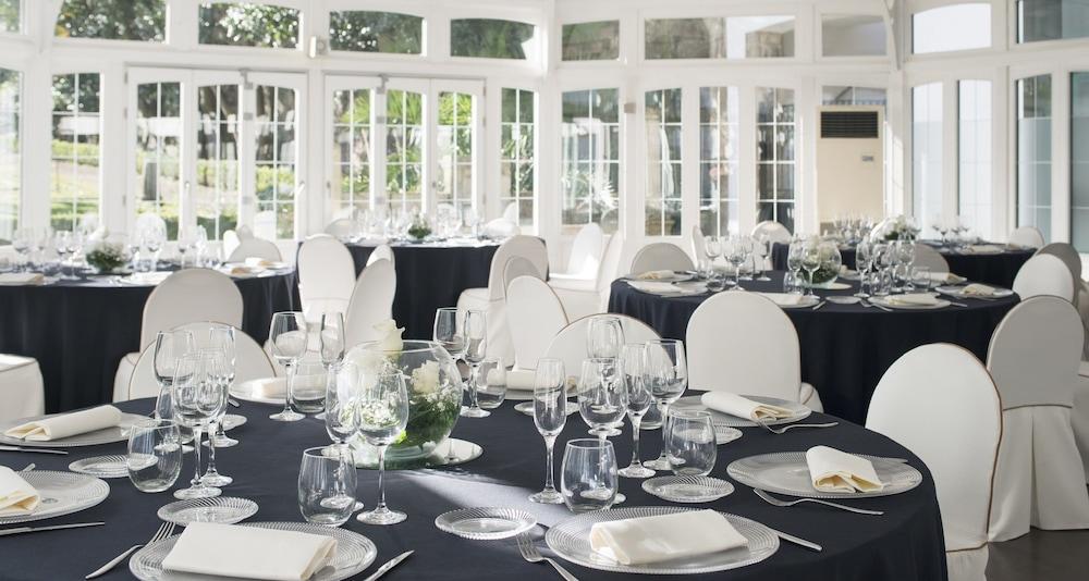 Palacio De Aviles Affiliated By Melia Exteriör bild The Orangery