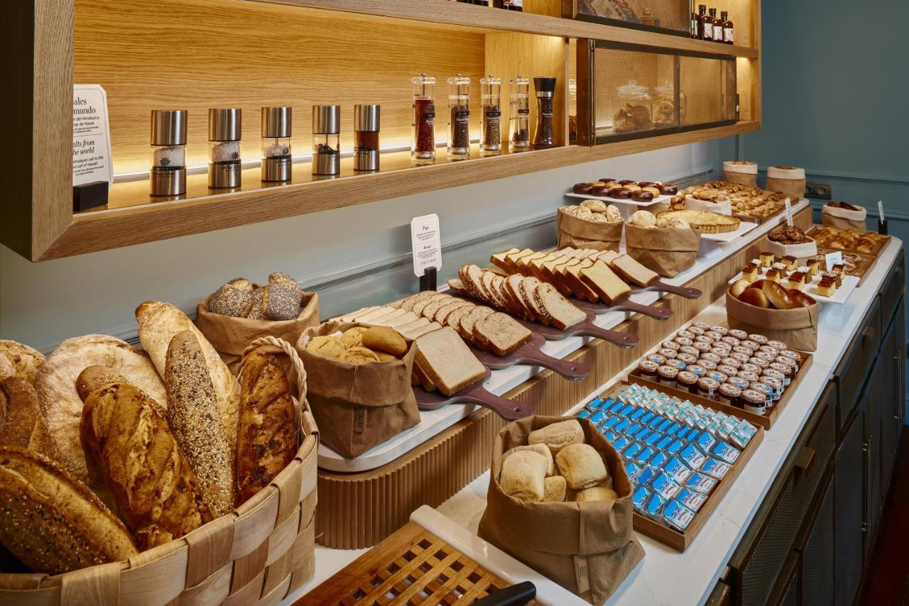 Palacio De Aviles Affiliated By Melia Exteriör bild Bread and pastry at a buffet