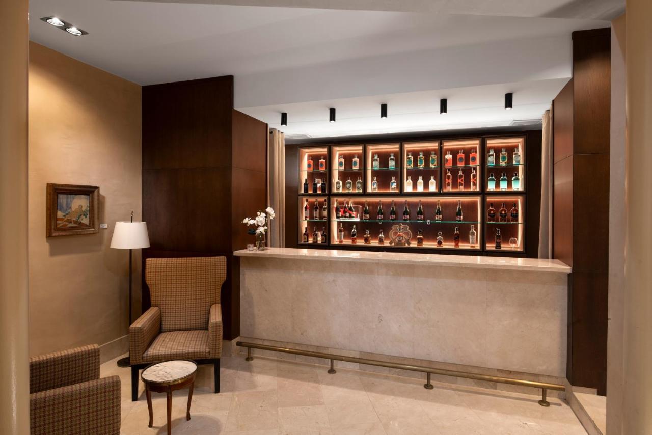 Palacio De Aviles Affiliated By Melia Exteriör bild A bar in a hotel