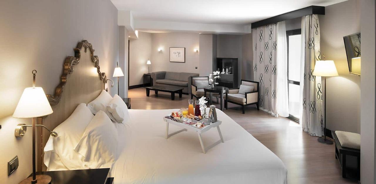 Palacio De Aviles Affiliated By Melia Exteriör bild A suite at the hotel
