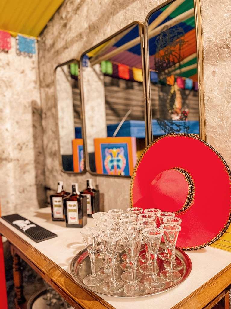 Palacio De Aviles Affiliated By Melia Restaurang bild The bar at the Museum of Modern Art