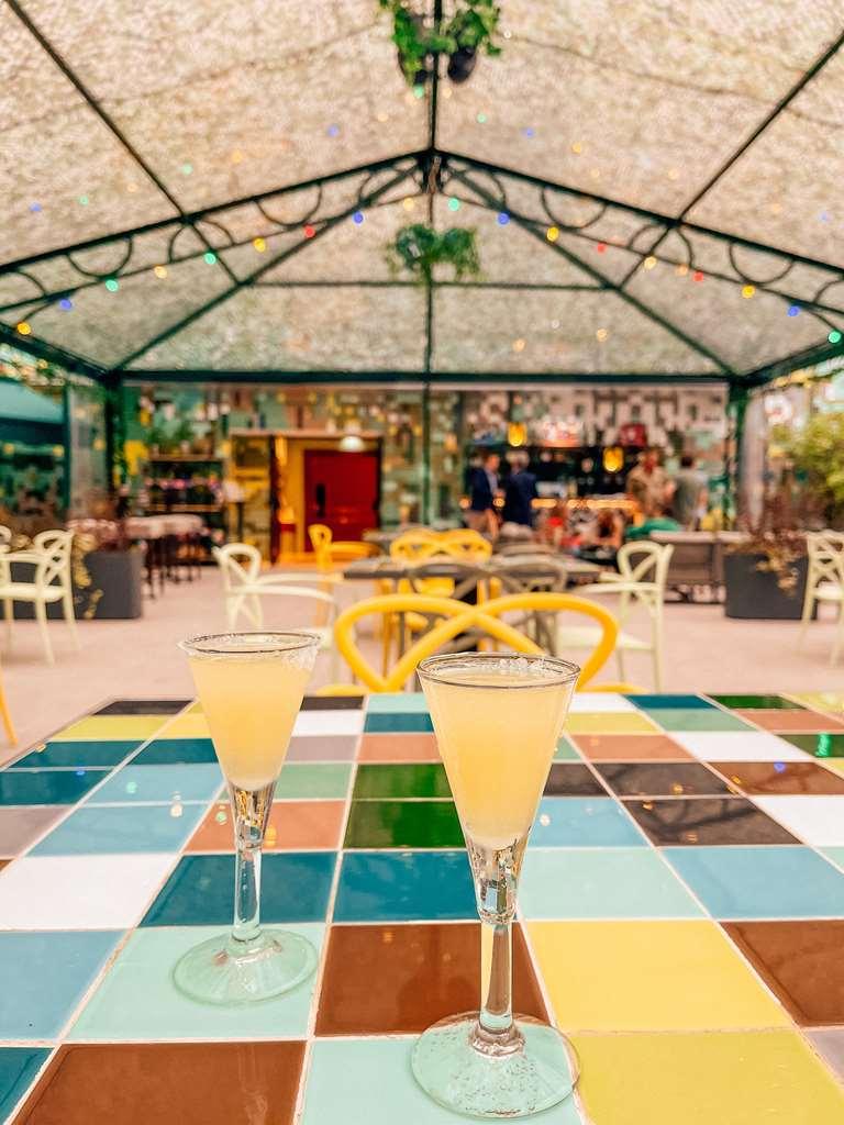 Palacio De Aviles Affiliated By Melia Restaurang bild Two glasses of lemon liqueur