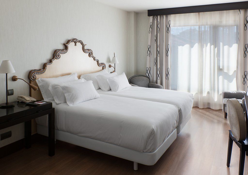 Palacio De Aviles Affiliated By Melia Exteriör bild A room at Hotel Alba
